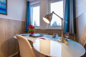 H&H Apartment im Herzen der Stadt Nr 17-Karl mit Küche, Wohnzimmer und Esstisch