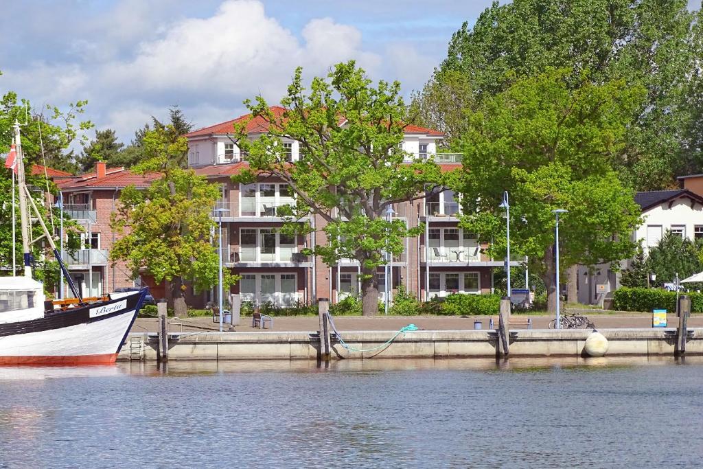 Hafenresidenz FeWo 2-7 Balkon, Penthouse, Meerblick, keine Haustiere Hafenstrasse 2, 18581 Lauterbach