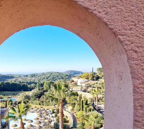 HAMEAU DES AMANDIERS - vue mer, golf et vignes