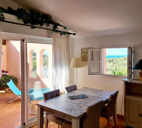 HAMEAU DES AMANDIERS - vue mer, golf et vignes
