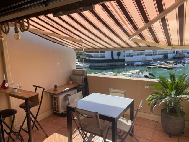 Appartement HAMEAU DES CAPELLANS : Duplex avec superbe vue marina 6 Rue Pierre Mac Orlan 66750 Saint-Cyprien