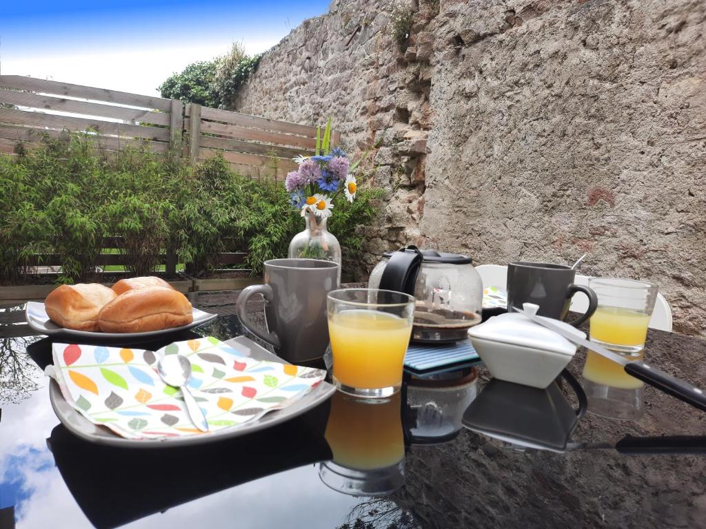 HANAËL, Gîte en maison d'hôtes 30250 Aubais