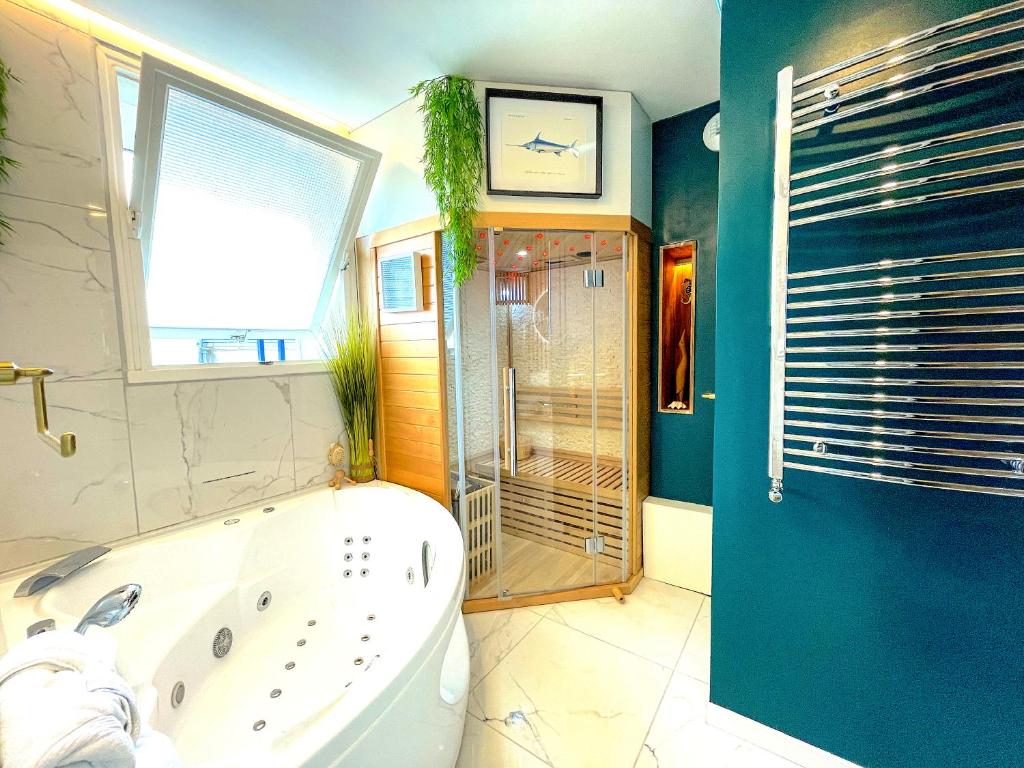 HANSA PENTHOUSe