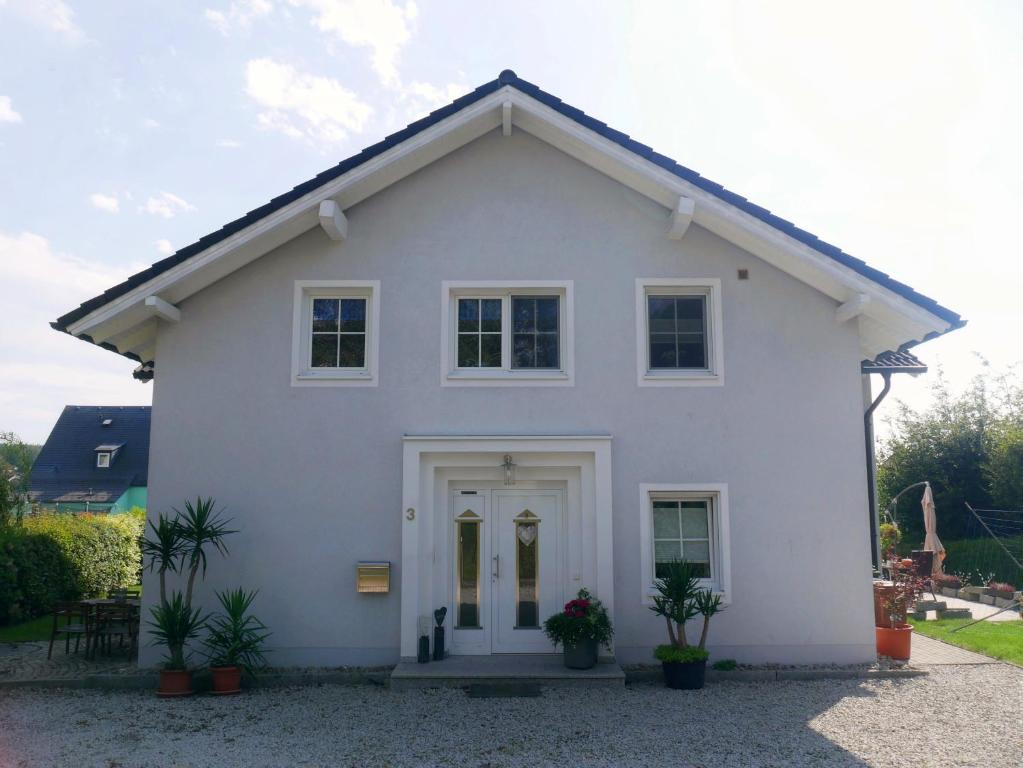 Haus Alexandra 3 Langenbacher Straße, 95126 Schwarzenbach an der Saale