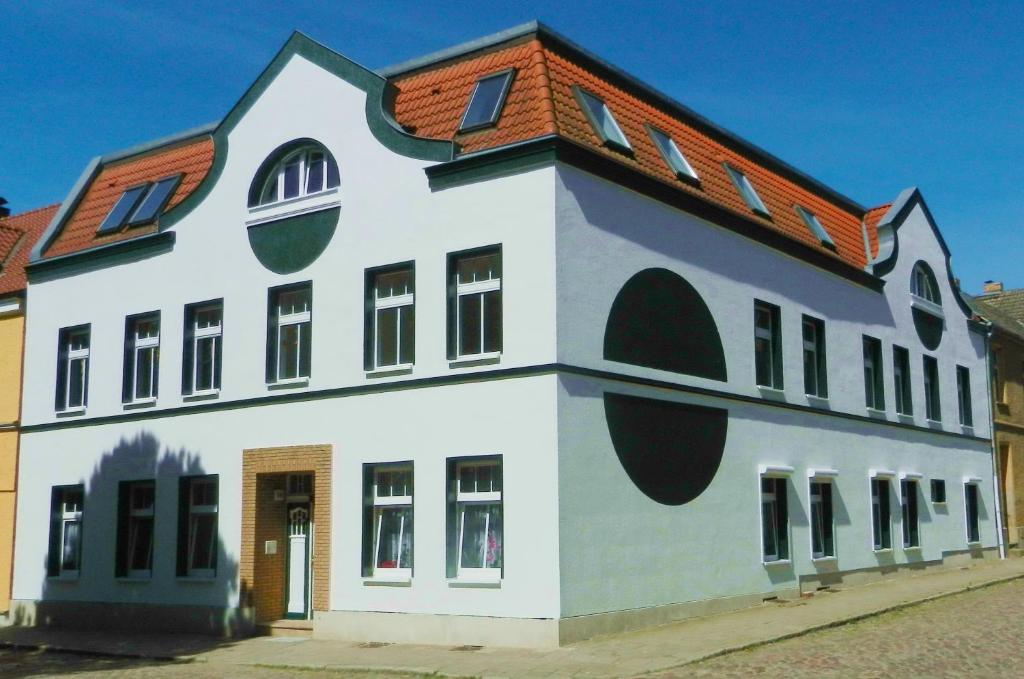 Appartement Haus am Eichenwall, Fewo1, Residenz + Ferienwohnungen Eichenstr.1a 17098 Friedland