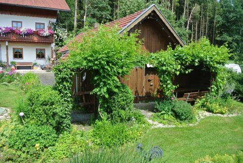 Haus Am Waldrand - Ferienwohnung Augustin