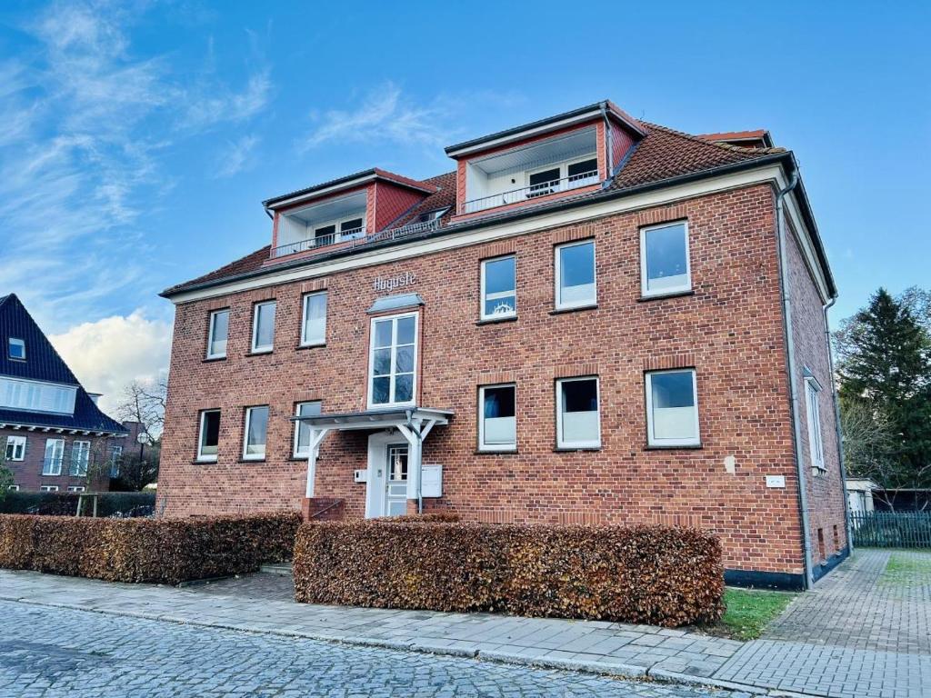 Appartement Haus Auguste, Strandlaeufer Gartenstr. 79a 18119 Warnemünde