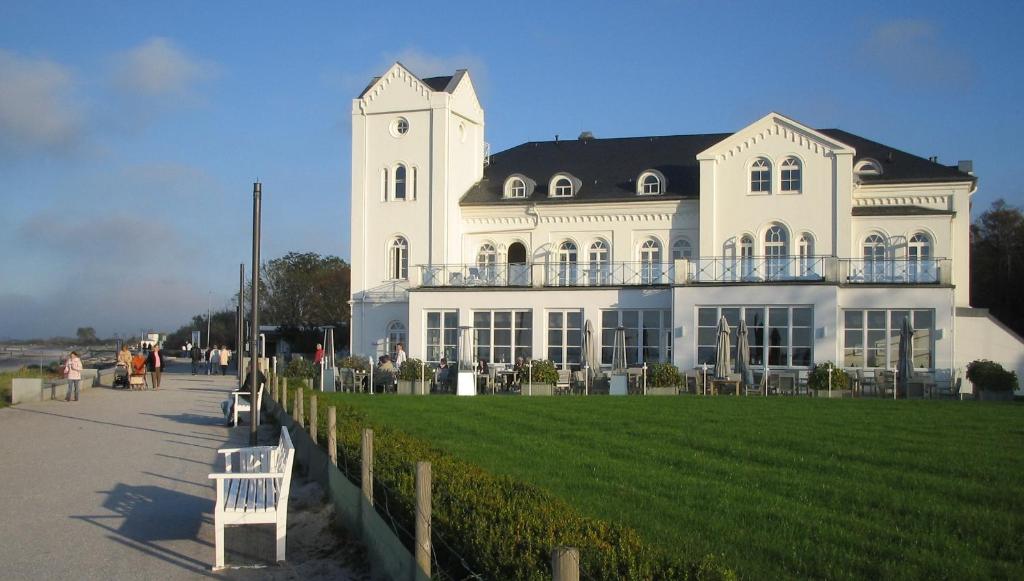 Haus Bischofsstab - Ferienwohnung am Meer Prof.Dr. Vogel- Straße 14, 18209 Heiligendamm