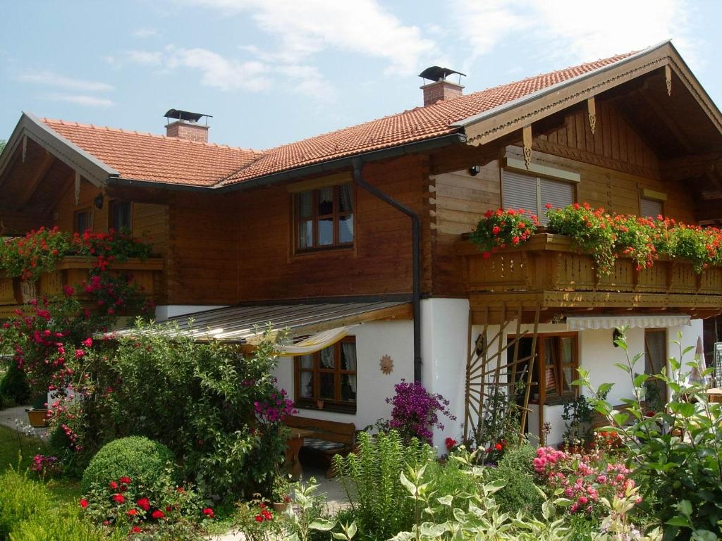Appartement Haus Blumenfeld-Schwaiger Waldweg 12 83236 Übersee