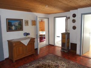 Haus Edeltraud, helle, ruhige Wohnung im Souterrain, 70 qm, Dachraum auf Anfrage , Rheinfelden, Infos gibt Peter Heubüschl aus Lörrach