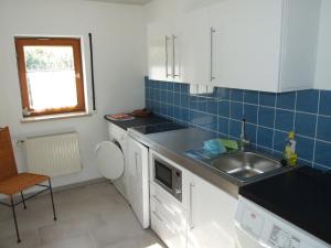 Haus Edeltraud, helle, ruhige Wohnung im Souterrain, 70 qm, Dachraum auf Anfrage , Rheinfelden, Infos gibt Peter Heubüschl aus Lörrach