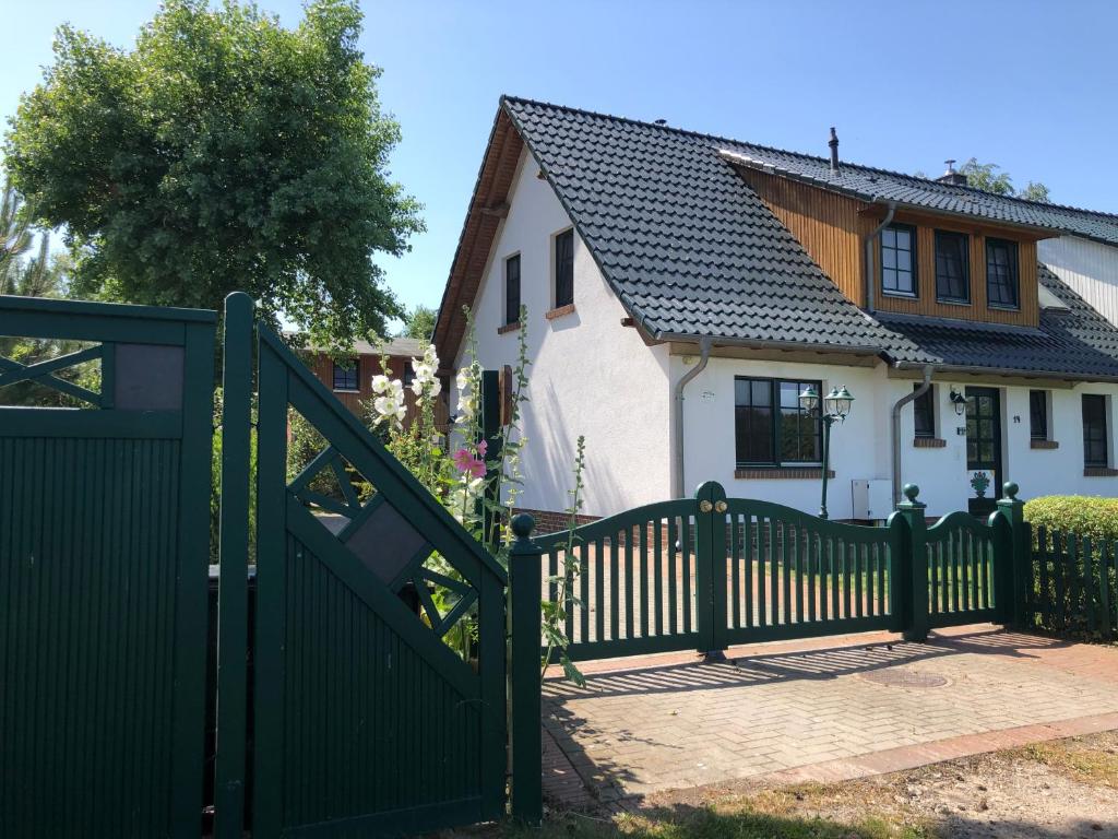 Haus Hugo Zingst Landstraße 14, 18374 Zingst