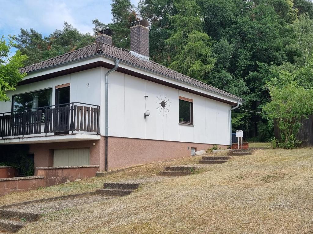 Haus mit Balkon und Garten, sehr ruhige Lage 18 Eichenstraße, 63920 Großheubach