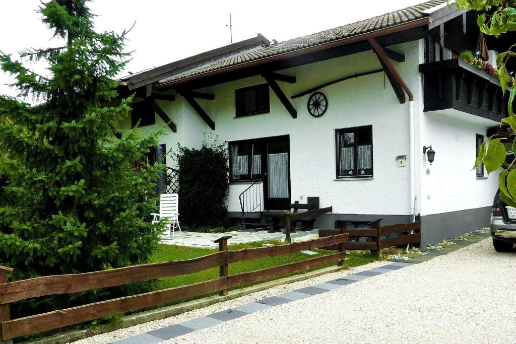 Haus-Monika Willy Geiger Weg 8, 83236 Übersee