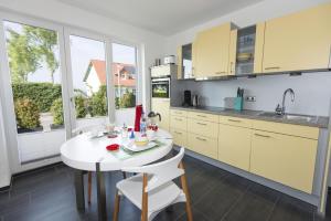 Haus Ostseeblick 1 FeWo Backbord Terrasse
