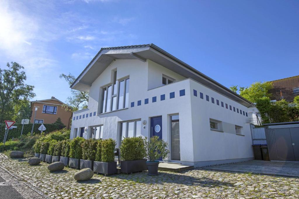 Haus Ostseeblick 1 FeWo Mee h rblick Dachterrasse, Meerblick Ostseeblick 1, 18551 Lohme