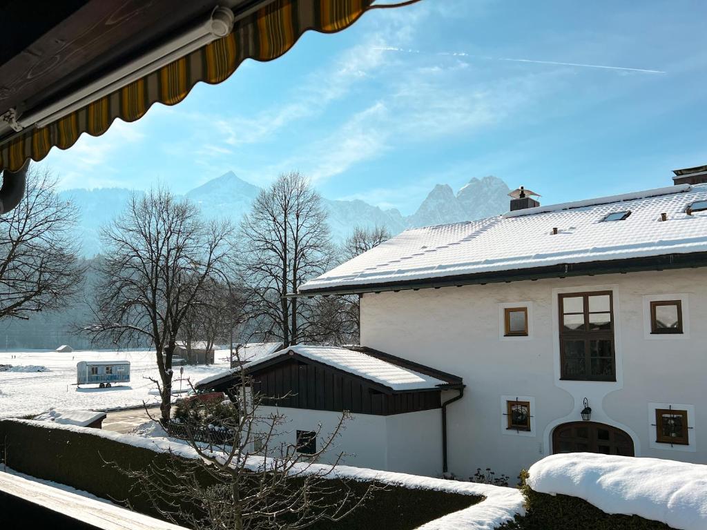 Haus View&Garden 100 St.-Martin-Straße hintere Seite des Hauses. Rechts., 82467 Garmisch-Partenkirchen