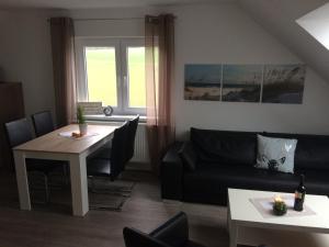 Appartement Haus Willi - kleine & schnuckelige Ferienwohnung in Ortenberg mit WLAN Balkon Parkplatz - neu & sauber & gemütlich Konradsdorfer Straße 24 63683 Ortenberg Hesse