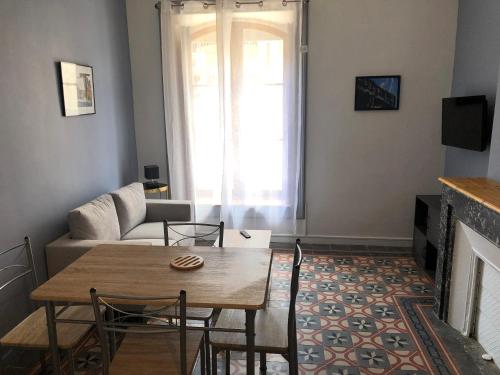 HAUSSMANNIEN TOWNHOUSE SETE HYPER CENTRE PIETON H