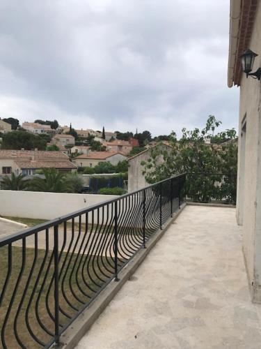 Haut de maison entièrement rénové avec garage