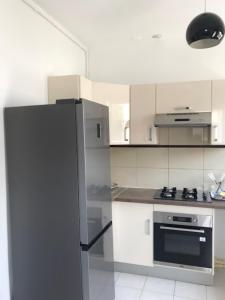 Haut de maison entièrement rénové avec garage