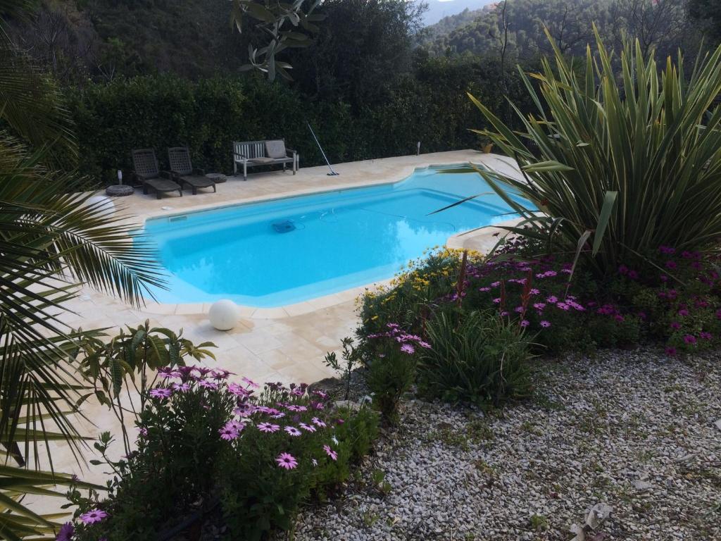 Haut de villa avec piscine et jardin privatif 518 Chemin du Faliconnet, 06950 Falicon