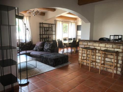 Haut de villa avec piscine et jardin privatif