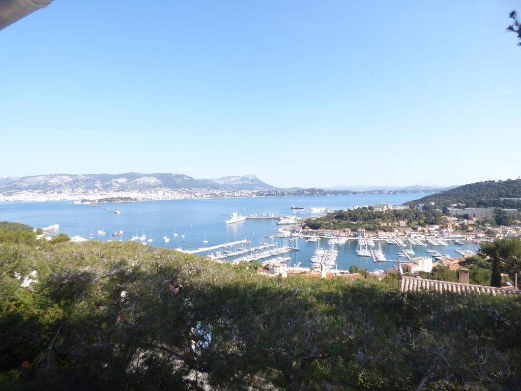 Appartement Haut de villa, pleine vue mer 36 chemin des Mimosas 83430 Saint-Mandrier-sur-Mer