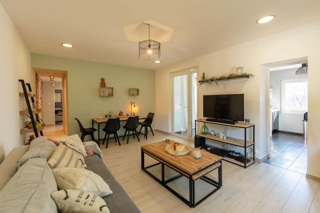 Haut de VILLA Toulon 195 Avenue Courteline, 83100 Toulon