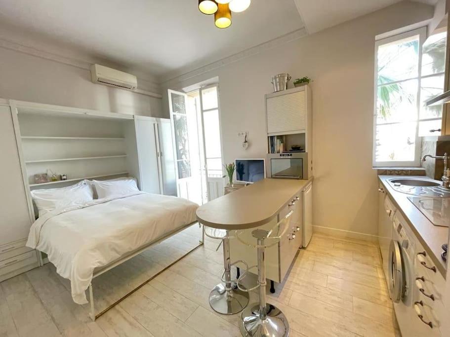 Appartement Hébergement de luxe dans le centre d'Antibes Le Clair Logis 11 Boulevard Dugommier 06600 Antibes