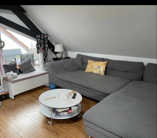 Helle Dachwohnung mit Dachterasse