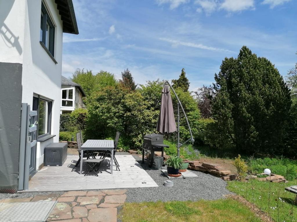 Helle, moderne Ferienwohnung am Waldrand in Prüm für max 4 Personen 2 Tettenbusch Wohnung UG, 54595 Prüm