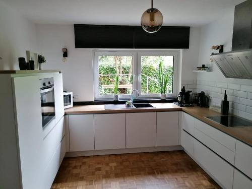 Helle, moderne Ferienwohnung am Waldrand in Prüm für max 4 Personen