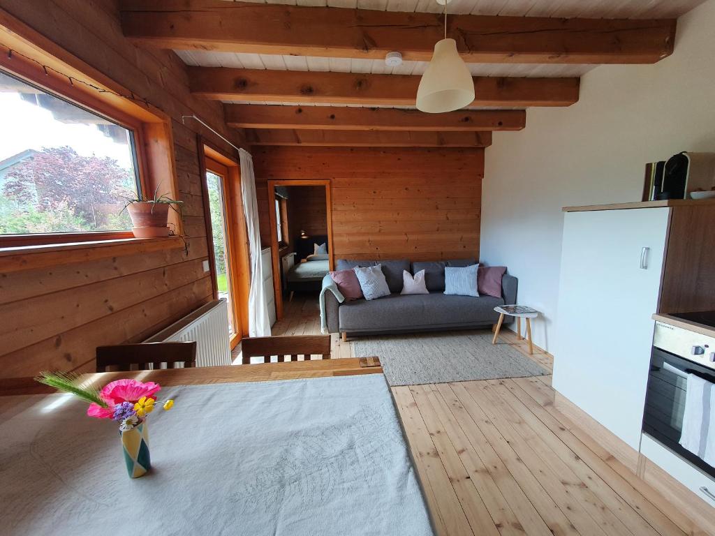 Appartement Helle und idyllische 2 Zimmer Wohnung am Rande von Berlin 19 Hennensteig 12355 Berlin