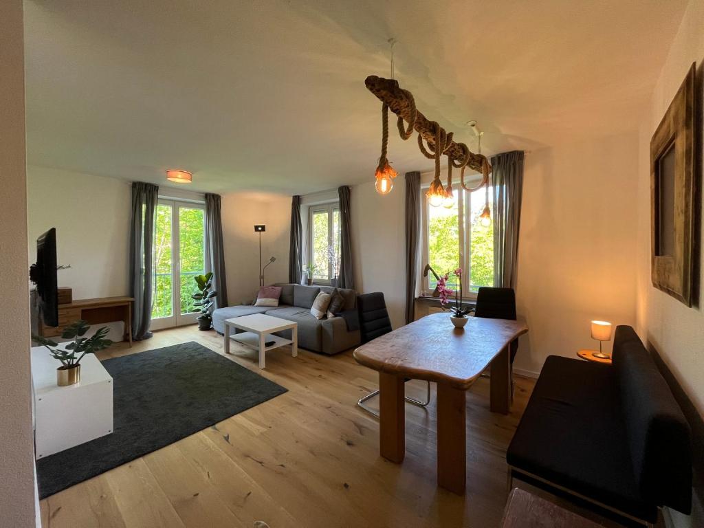Helle Wohnung in TOP Lage mit Balkon - zentral an S-Bahn und Messe 39 Bahnhofstraße 1. OG, 85591 Vaterstetten