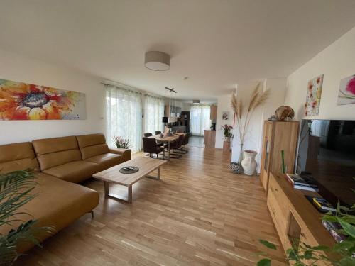 Helle Wohnung mit Balkon 120qm, 4Zimmer