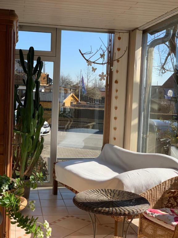 Helle Wohnung mit Wintergarten, Terrasse und Garten Wasenstraße 7, 75378 Bad Liebenzell