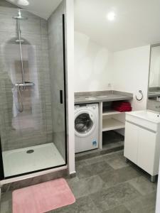 HELTY T2, logement neuf, tout équipé coeur du village, parking gratuit