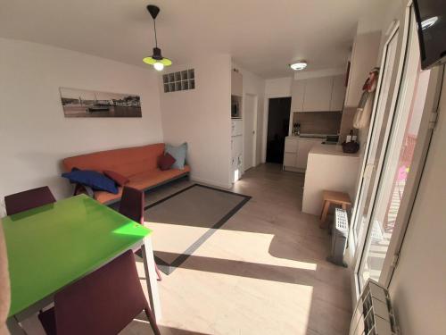 Appartement Appartement Hendaye, 3 pièces, 5 personnes - FR-1-239-496 5  rue des acacias Hendaye