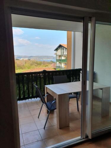 HENDAYE: Joli T3, piscine et parking avec vue sur l'océan