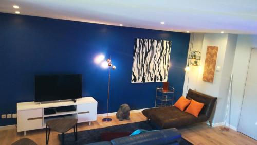 high standing apart 55m2 - reserved parking - 1 room