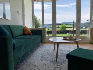 Hillside Apartment - cosy vacation home with a view