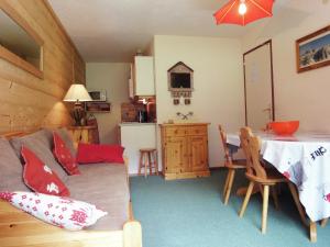 Hilltop Apartment in M ribel with Balcony to enjoy Views