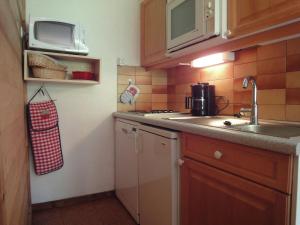 Hilltop Apartment in M ribel with Balcony to enjoy Views