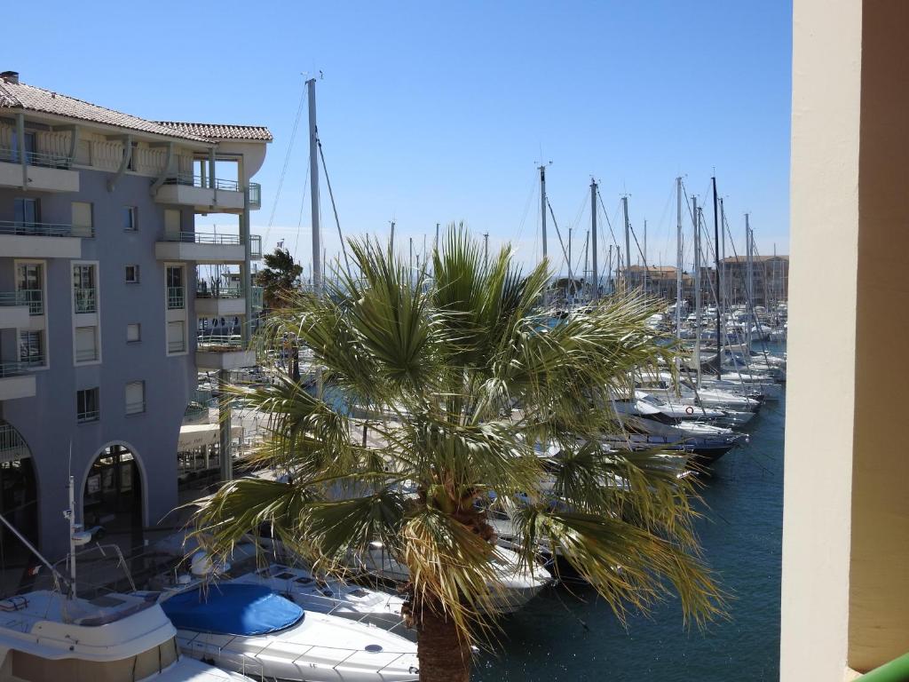 Appartement hippocampe f2 1 place des galoubets résidence bleu marine1 batiment A2 appartement 301 83600 Fréjus