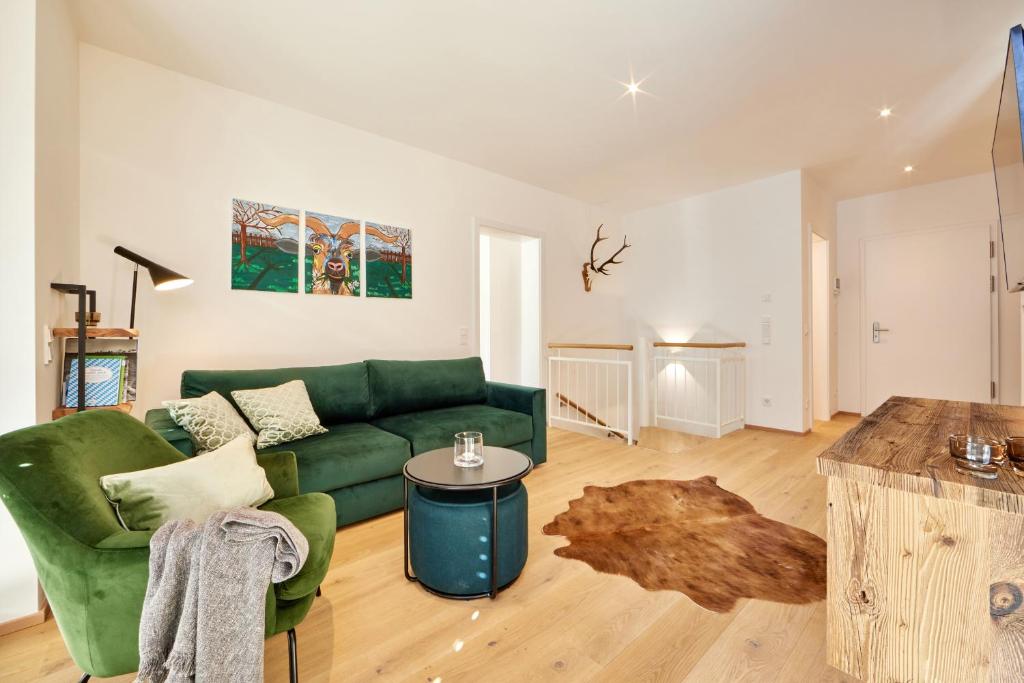 Hirsch Achenfeldstraße, 29a, 82467 Garmisch-Partenkirchen