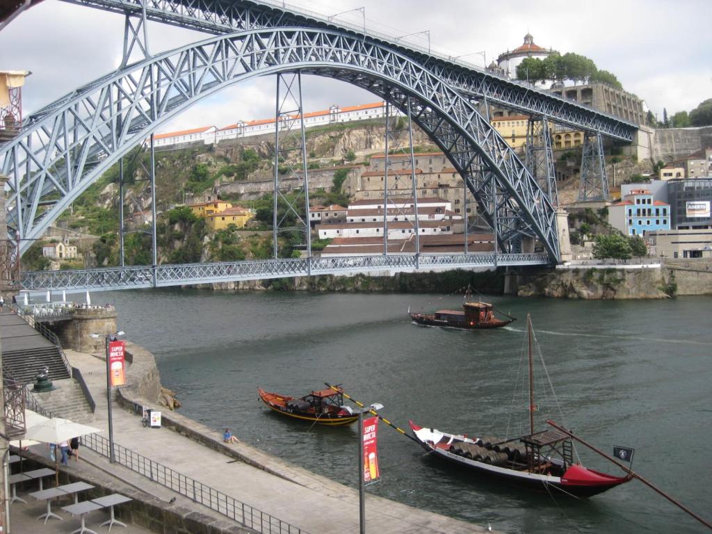 Appartement Historic Oporto Apartment at oporto UNESCO area, in front of Porto Wine caves Largo dos Arcos da Ribeira numero 10  3 DTO 4450-062 Porto