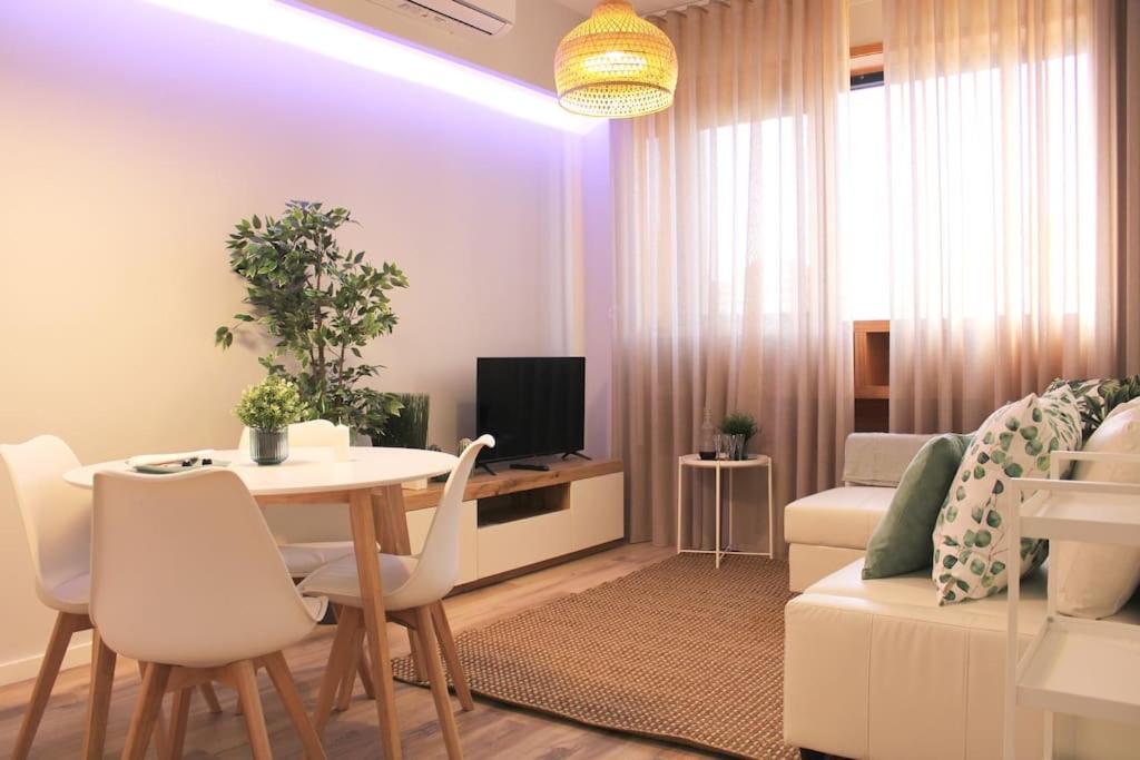 Historical Bolhão Market Flat - With AC! 424 Rua de Fernandes Tomás, 4000-222 Porto