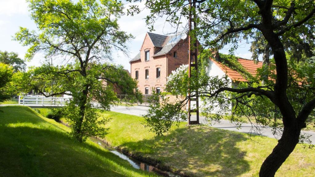 Appartement Historische Ferienwohnung für bis 5 Personen 9 Am Bach 03130 Spremberg