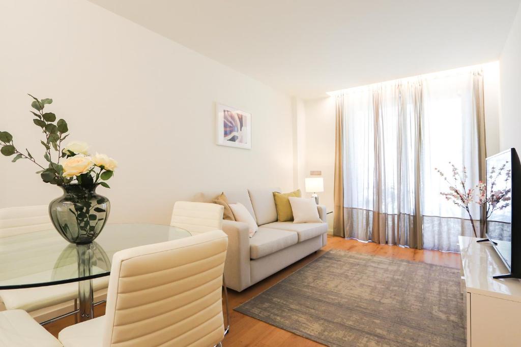 HM - Casa Ghiselini Porto 214 200 Avenida de Fernão de Magalhães, 4300-188 Porto